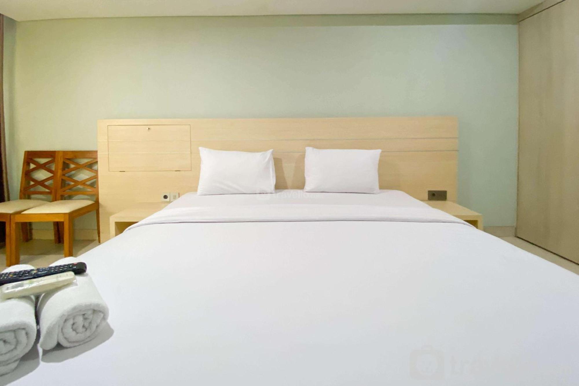 Cozy At 21st Floor Warhol Apartemen